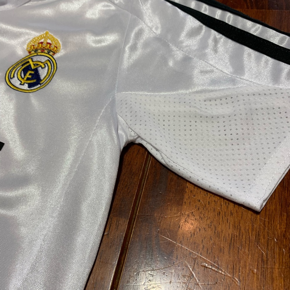Kids Retro Real Madrid 04/05 Jersey - Picture 7 of 13